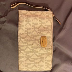 Michael Kors Wristlet